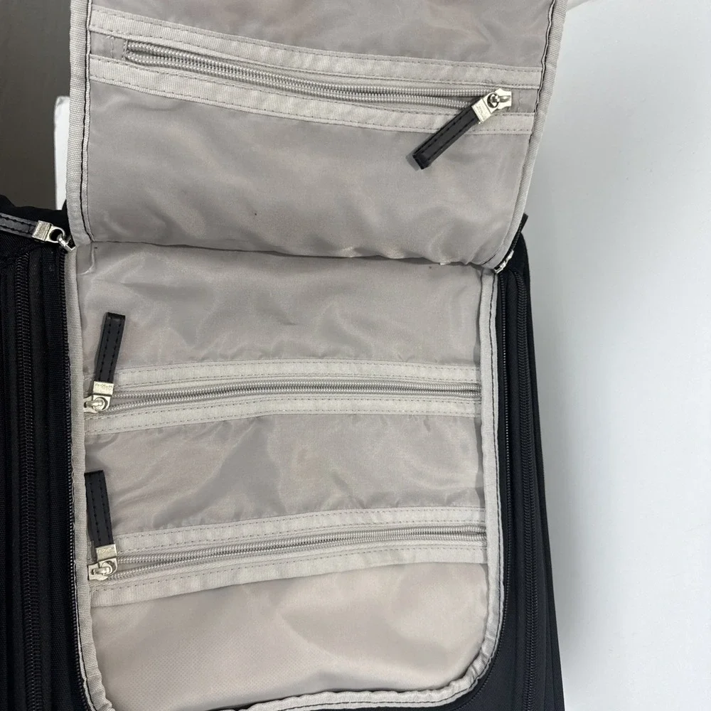 Samsonite wheeled shipped 16one